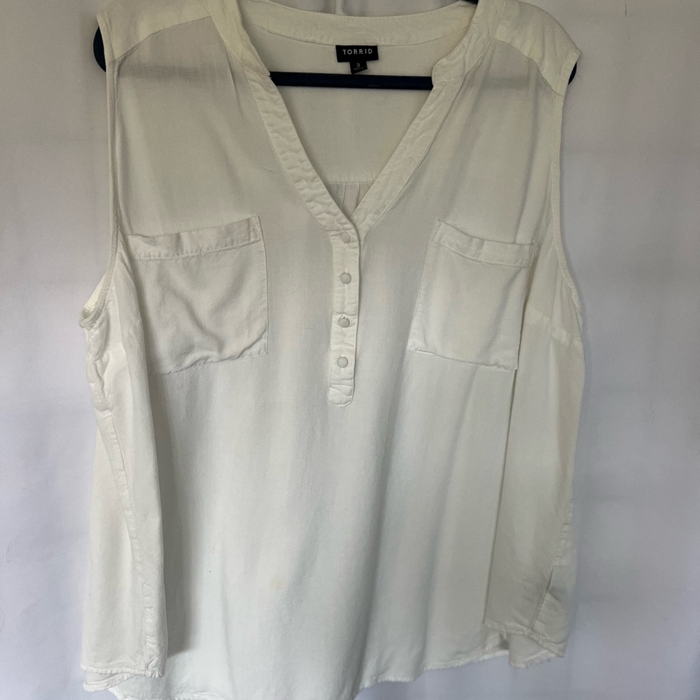 torrid White Sleeveless V-Neck Henley with Patch Pockets